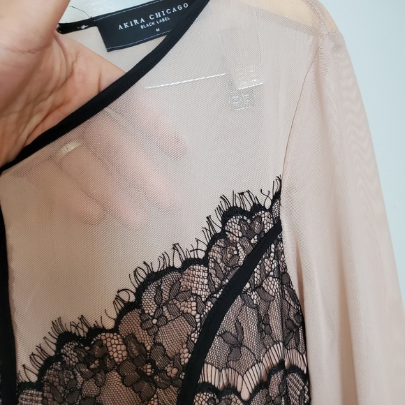 Akira Chicago lace dress - Picture 3 of 5